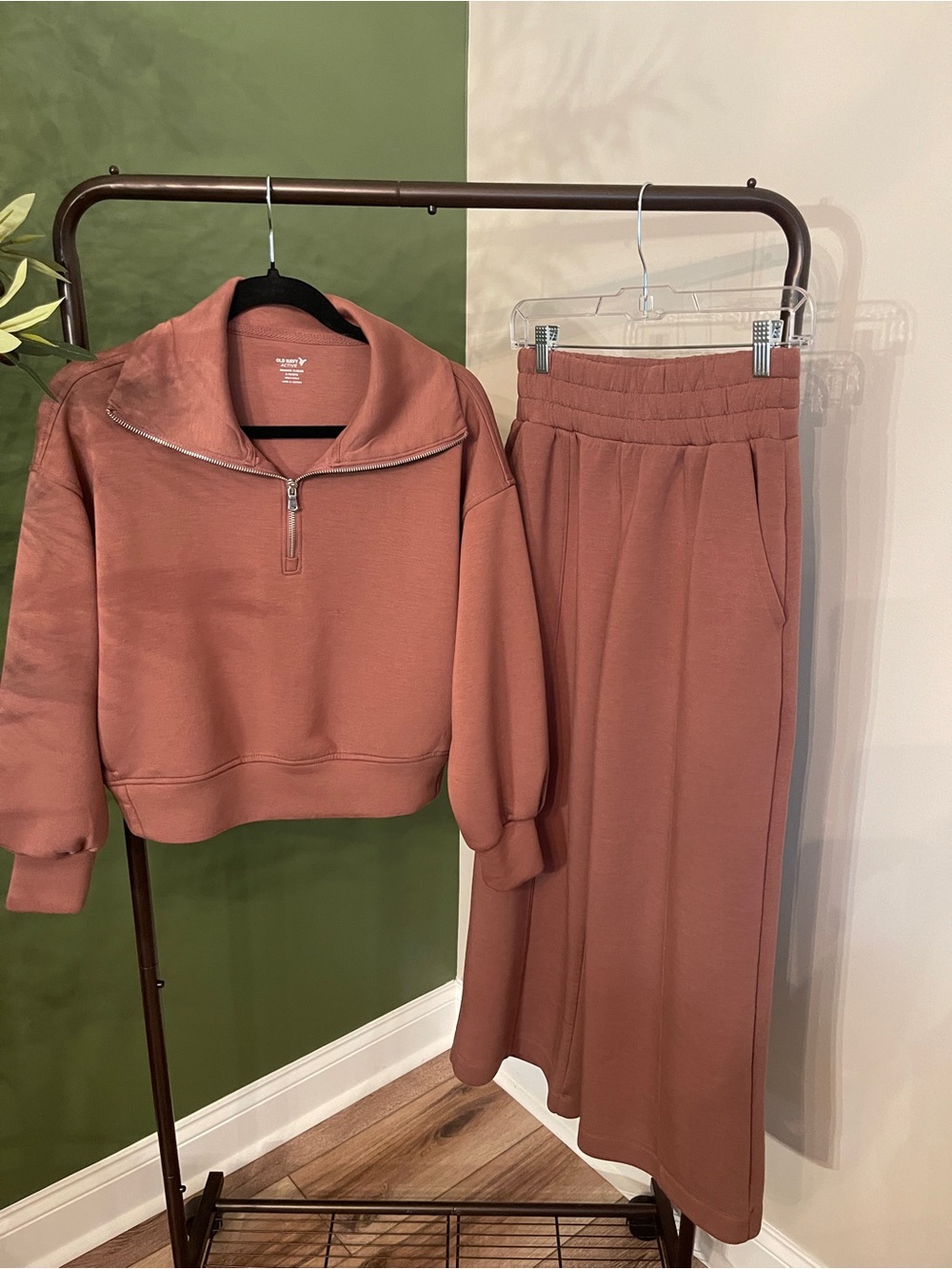 Old Navy Dusty Mauve Cropped Half-Zip Sweatshirt & Wide-Leg Pants